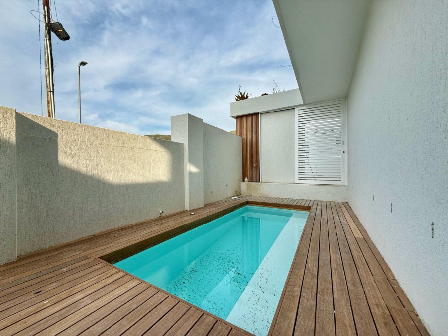 3 Bedroom Property for Sale in Fresnaye Western Cape
